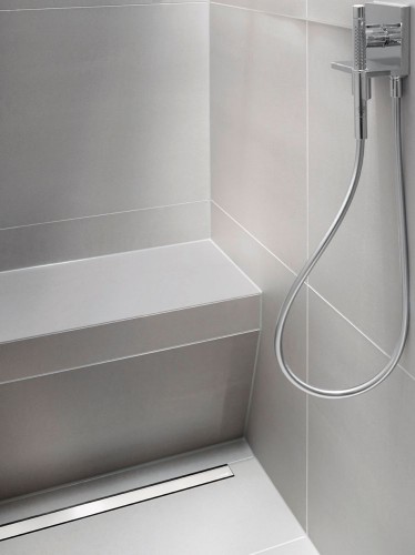 Wedi Sanoasa Sitzbank 2 | schräg | 900 x 380 x 454 mm